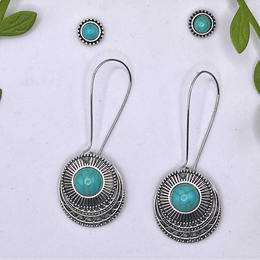 ❤️‍🔥3/$27❤️‍🔥Silver Turquoise Fashion Earring Set - Picture 3 of 3